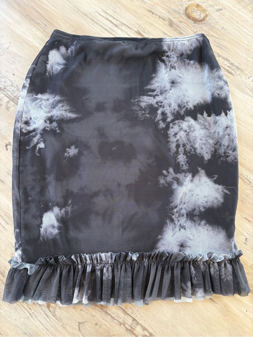 PrettyLittleThing Black & White Tie-Dye Ruffle-Hem Pencil Skirt